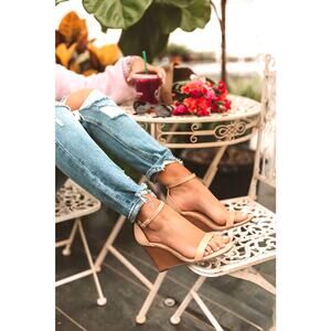 YOKI Wedge Sandals Women's 6.5 Tan Beige Ankle Strap Open Toe Suede Finish‎ NEW